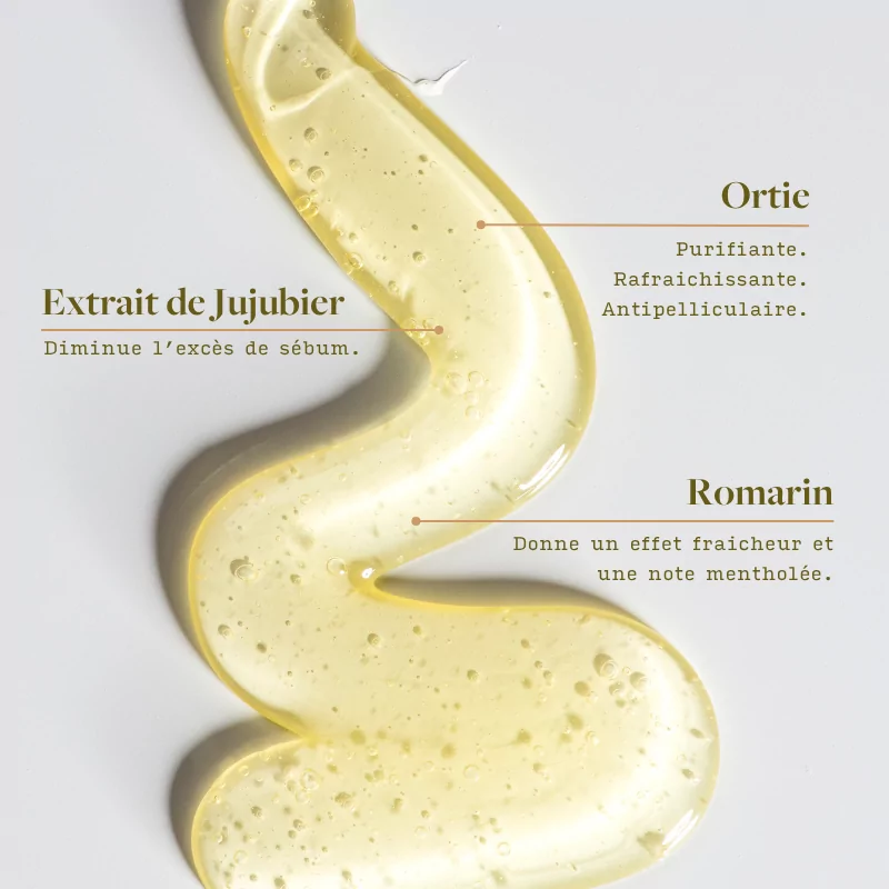 Visuel de texture de shampoing doré avec bulles et mentions des ingrédients : extrait de jujubier, extrait d'ortie et Yucca.