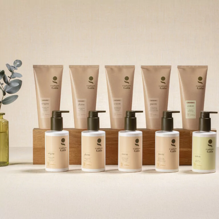 Le visuel montre l'eenemble des shampoing couleurs gaïa en flacon plastique 200ml avec les éco-recharges