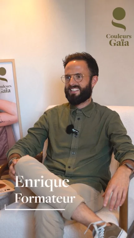 Miniature vidéo d'Enrique : formateur Couleurs Gaïa et co-gérant du salon Le Portrait aux Herbiers (85)